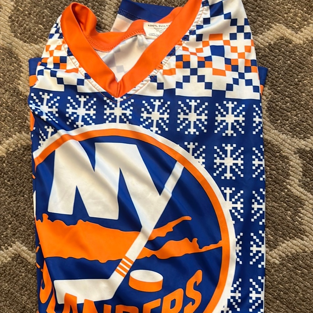 Islanders Ugly Christmas T-shirt